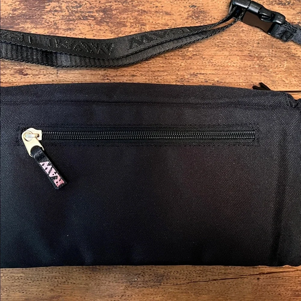 RAW smell proof sling bag - Picture 3 of 6